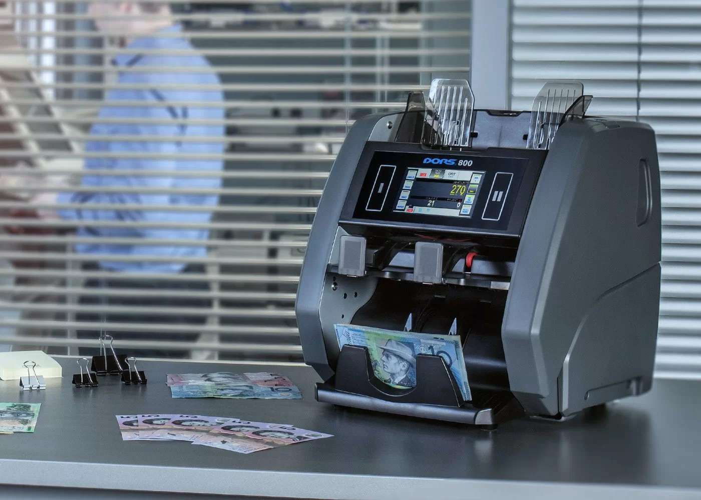 Счетчик банкнот 820, Двухкарманный, серый DORS - фото 1