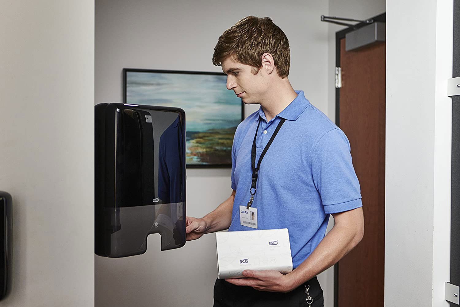 Полотенца листовые W (Multifold)-складка 2-сл., 136лист.(21,2*8,5/34см.), сист. H2, цел.+макул., бел Tork - фото 3