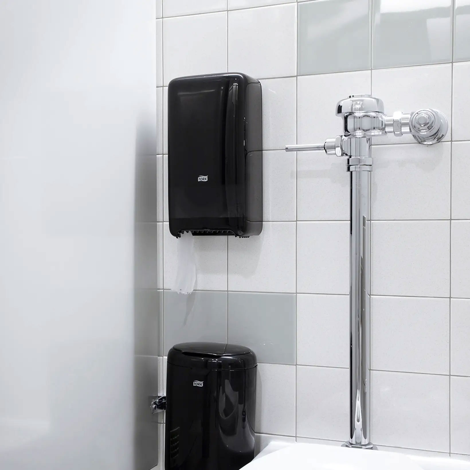 Диспенсер для туалетной бумаги в мини рулонах Auto Shift, Elevation,  пластик, (T6), черн. Tork - фото 5