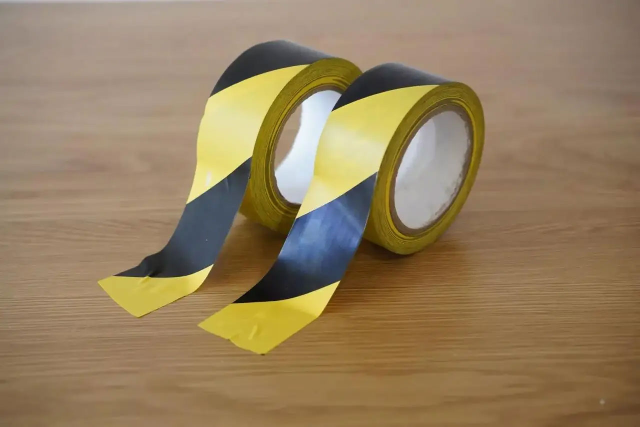 Стрічка сигнальна самоклеюча 48мм.*33м., жовто-чорна Україна - фото 2
