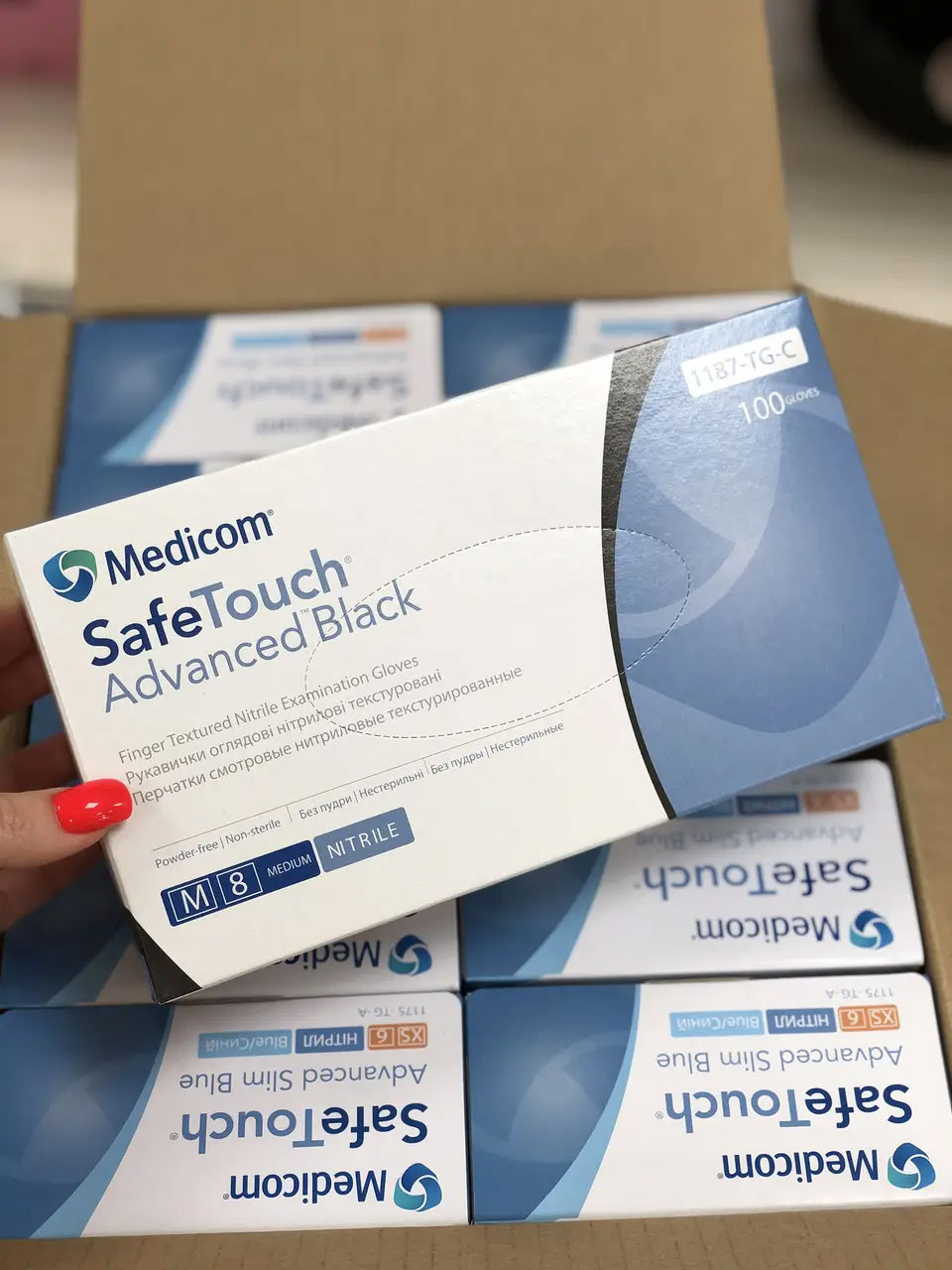 Перчатки нитриловые неопудренные Advanced Black, M, 100шт./уп. SafeTouch, черн. Medicom - фото 1