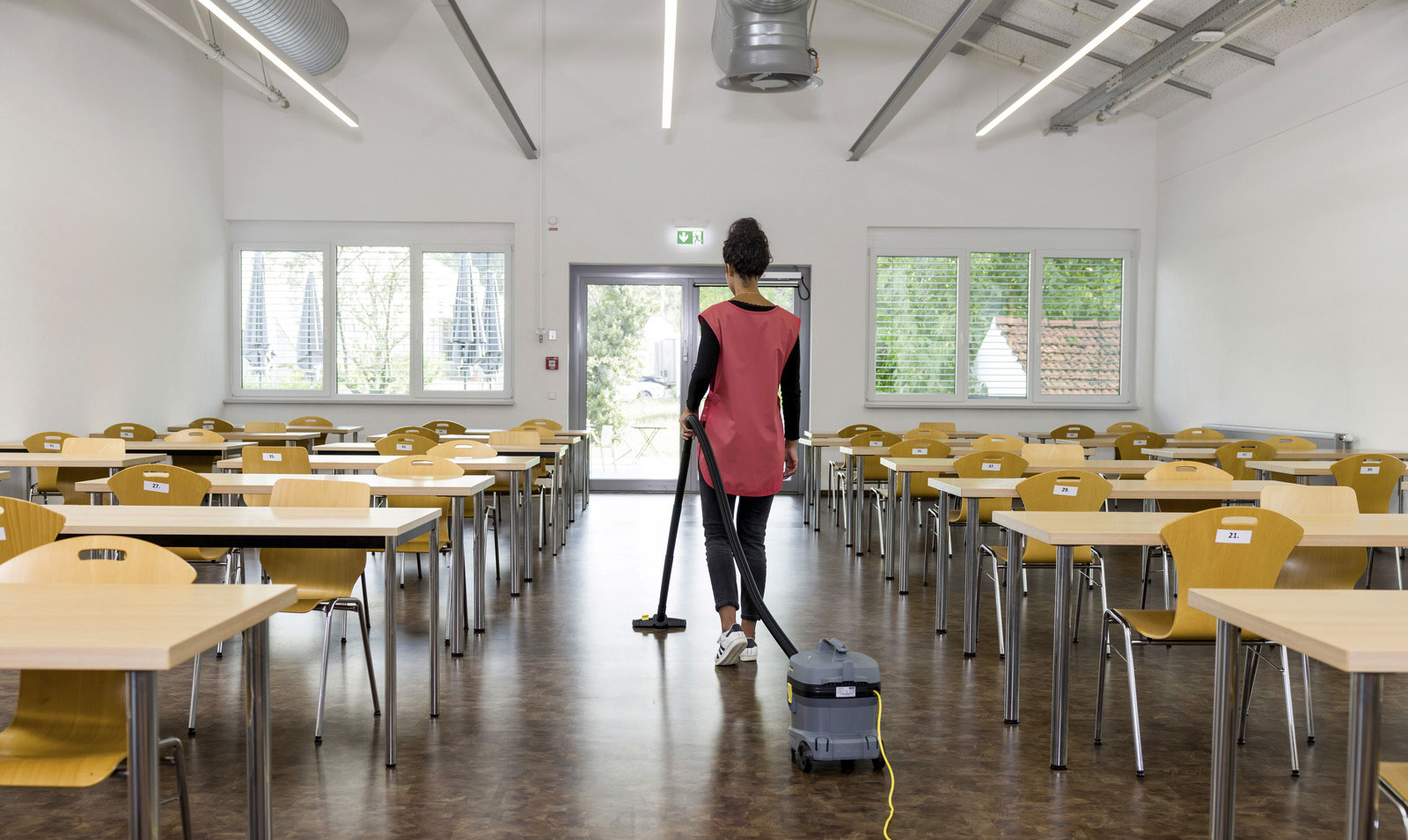 Пылесос профессиональный для сухой уборки T 11/1 Classic Hepa Kaercher - фото 5