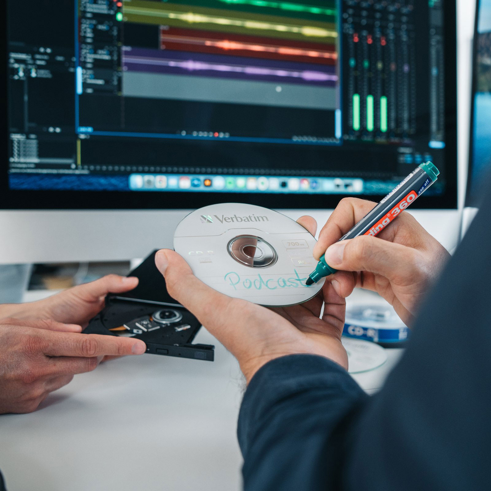 Диск CD-R 700Mb/80min 52x 50шт/уп. Cake Cryst Verbatim - фото 3