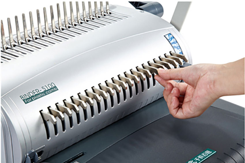 Біндер для пластикових пружин S100, до 500арк., діркопробивач на 20арк. D&Art - фото 2