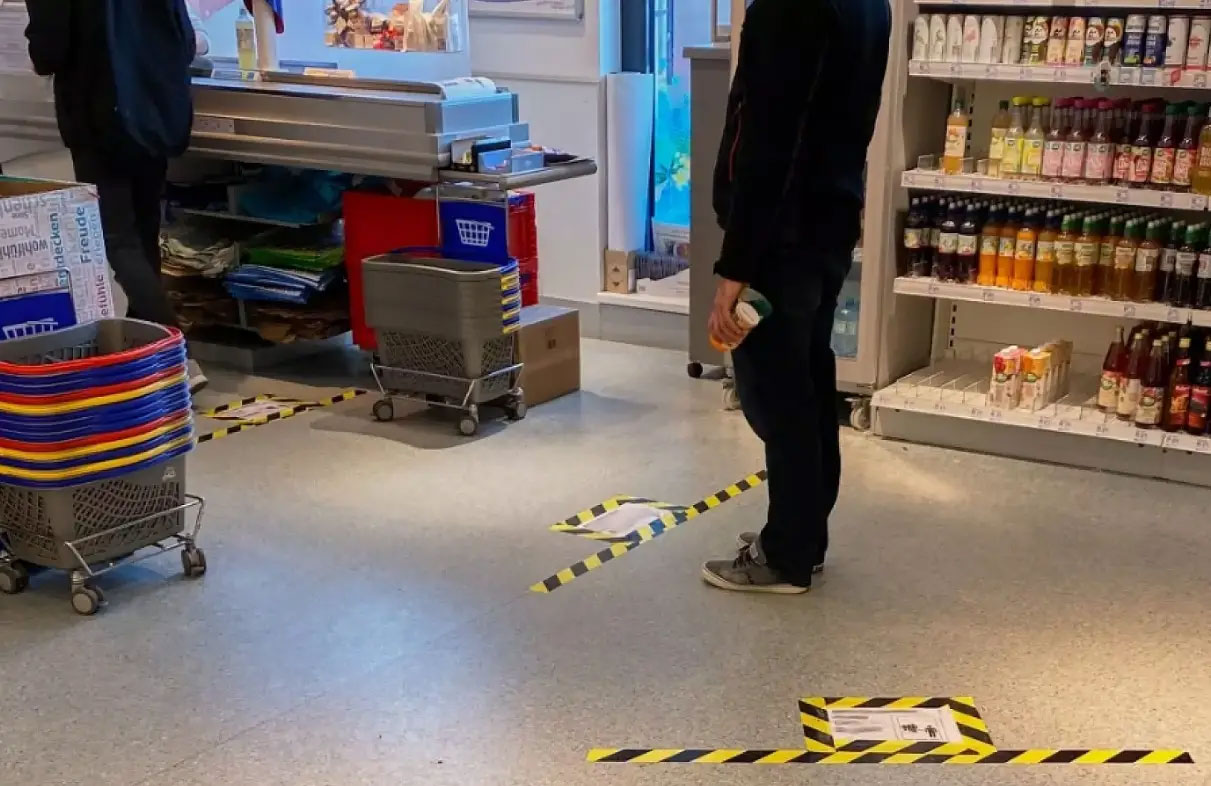 Стрічка сигнальна самоклеюча 48мм.*33м., жовто-чорна Україна - фото 3