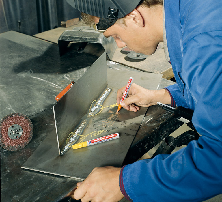 Маркер лакуючий PAINT 8750, круглий накінечник 2-4мм., чорн. Edding - фото 1