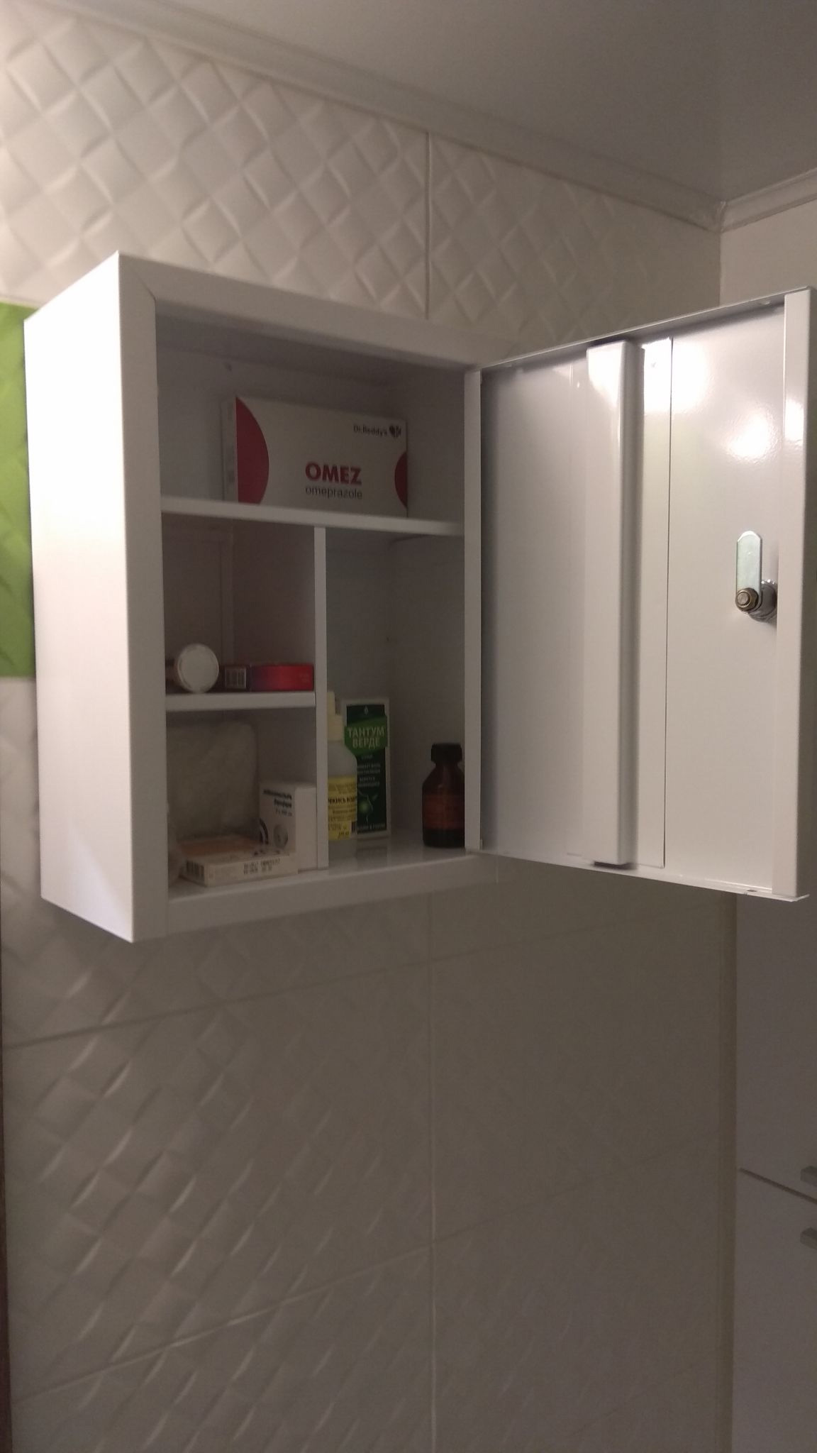 Аптечка медична 1 двері, 2 полиці (390*300*160) метал., замок, біл. Практик - фото 3