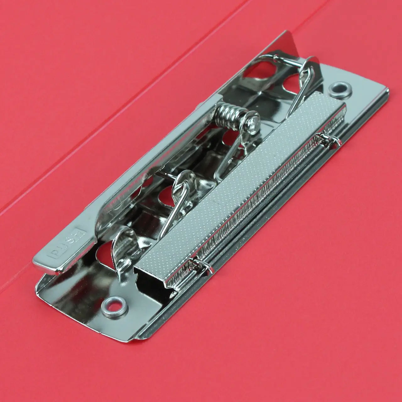 Папка з бічним прижимом та кишененю А4, 20мм.,  пластик, черв. Scholz - фото 3