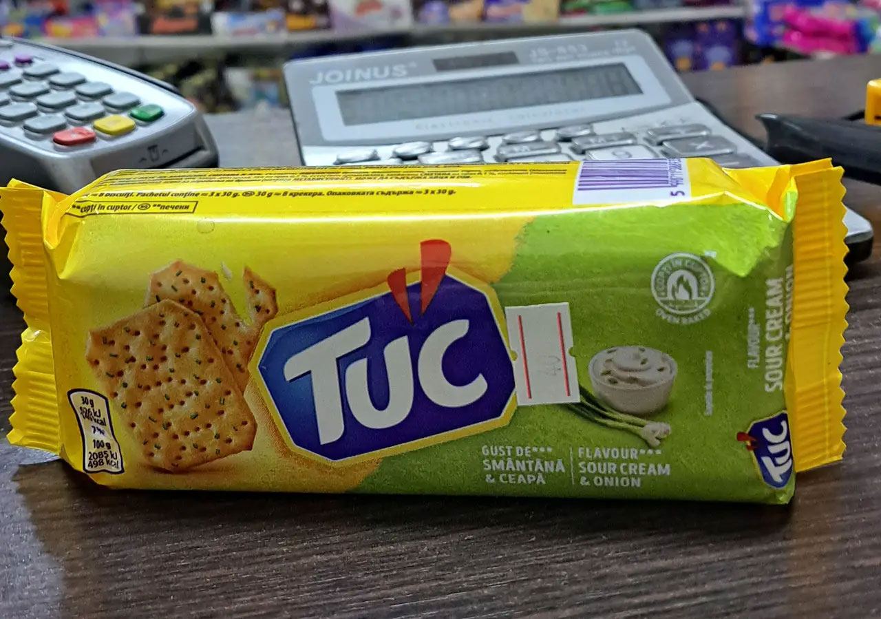 Крекер солоний TUC зі смаком сметани та цибулі, 100г. Tuc - фото 1