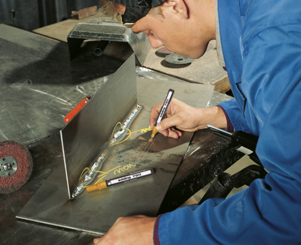 Маркер лакуючий 790, круглий наконечник 2-3мм., черв. Edding - фото 4