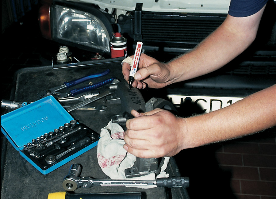 Маркер перманентний 8300, круглий накінечник 1,5-3мм., син. Edding - фото 2