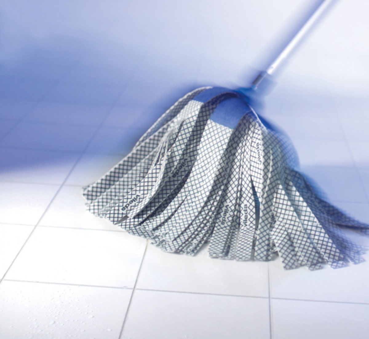 Ручка металлическая 138см., резьбовое крепление для щеток 