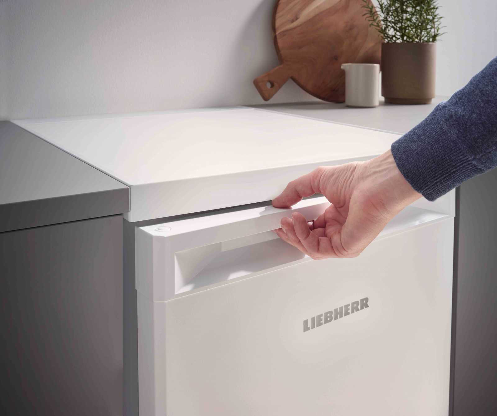 Холодильник малогабаритний Re 1201 Pure з морозильним відділенням, біл. Liebherr - фото 7