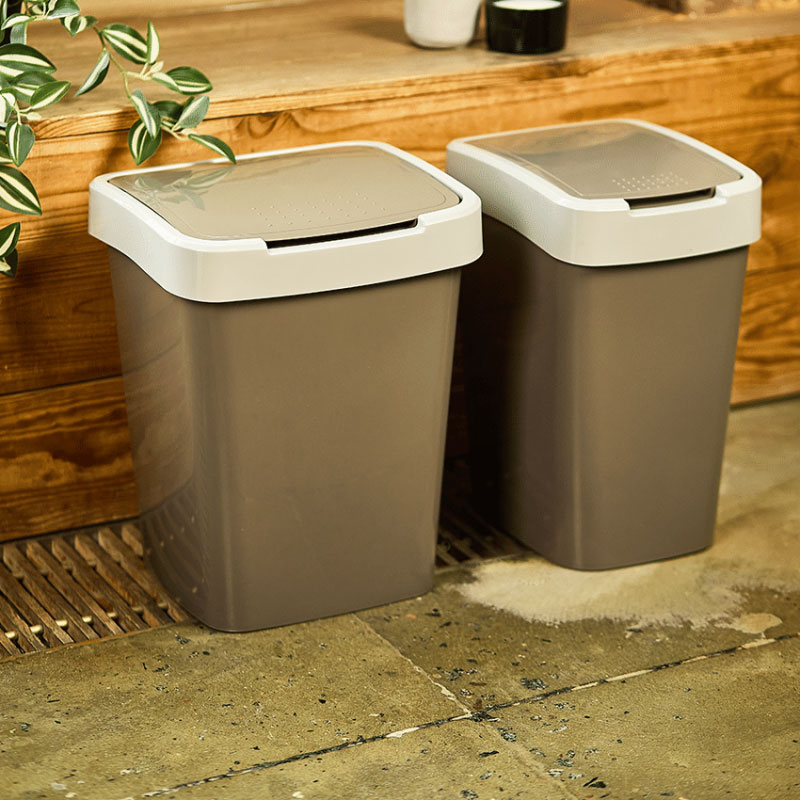 Ведро для мусора с поворотной крышкой 