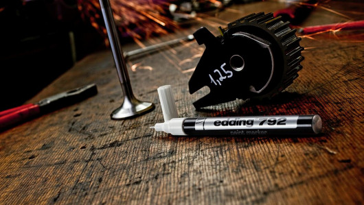 Маркер лакуючий 792, тонкий наконечник 0,8мм., чорн. Edding - фото 9