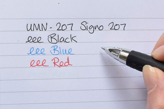 Гелевая ручка автомат. Signo 207, 0,5мм., корпус дымч., стержень черн. Uni - фото 4