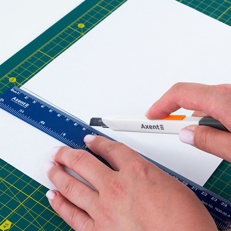 Нож канцелярский малый 9мм., метал. направляющая, пласт. корпус, белый Axent - фото 4
