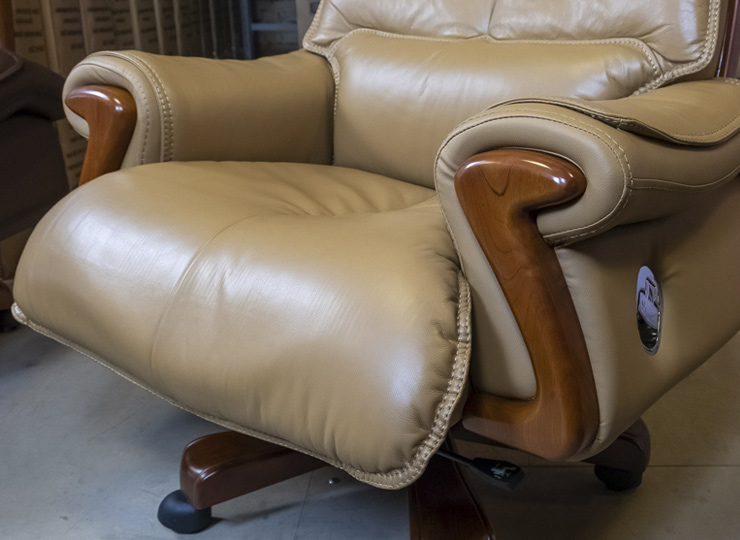 Кресло для руководителя Вольтер EX RL, беж. АКЛАС - фото 5