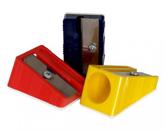 Точилка пластиковая прямоугольная, для карандашей диаметром 11-17мм., ассорт. KUM - фото 3