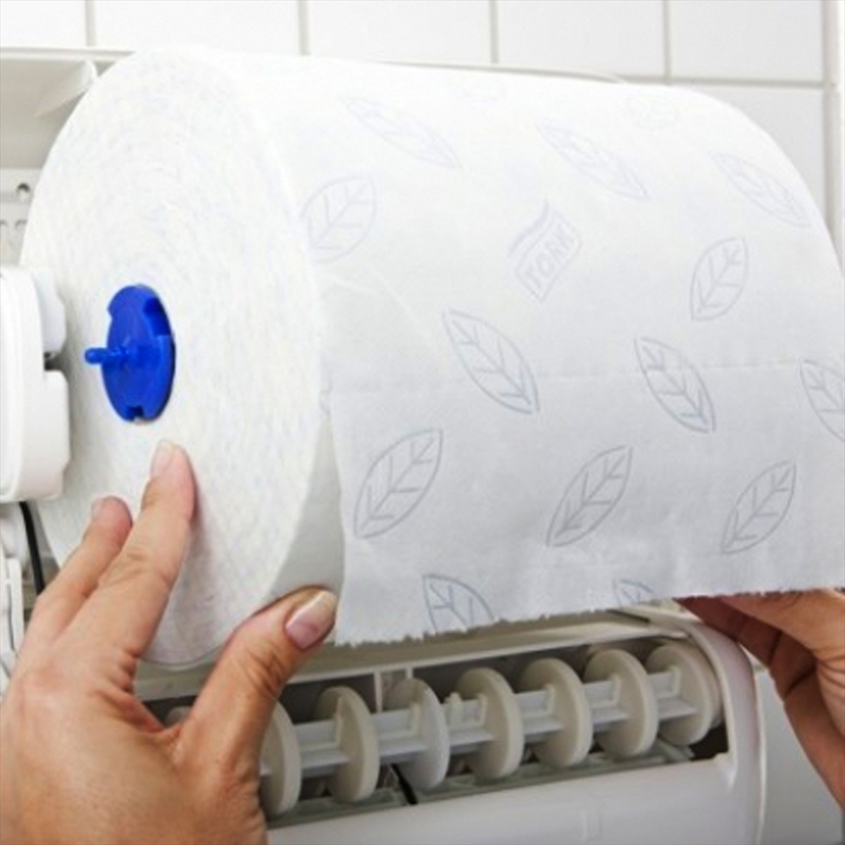 Рушники рулонні Advanced, 2-х сл, целюлоза, 150м., шир./рул. 21см., 6рул./уп., біл. (H1) Tork - фото 1