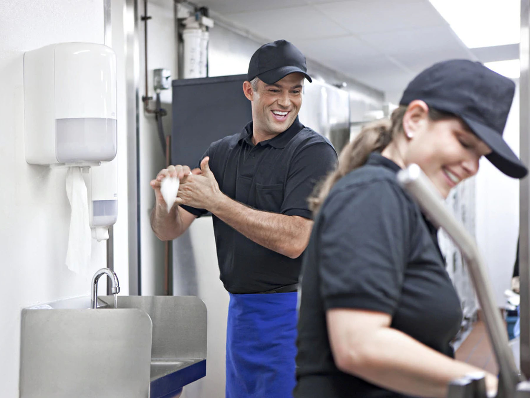 Диспенсер для полотенец в рулонах с центральной вытяжкой Elevation, пластик, Макси, (M2), бел. Tork - фото 3