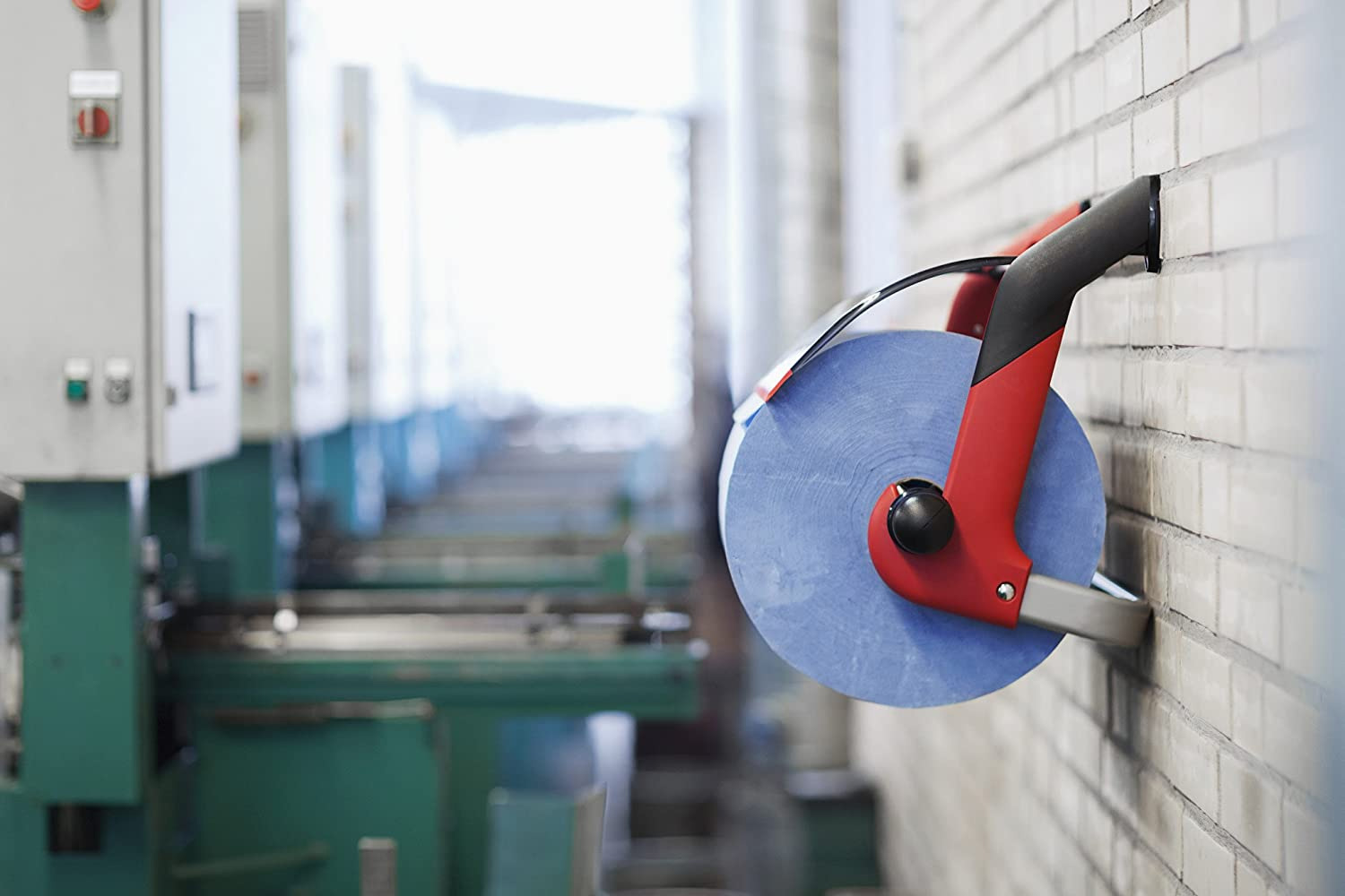 Диспенсер для материалов в рулоне Tork Performance, настенный, (W1), красн./черный Tork - фото 2