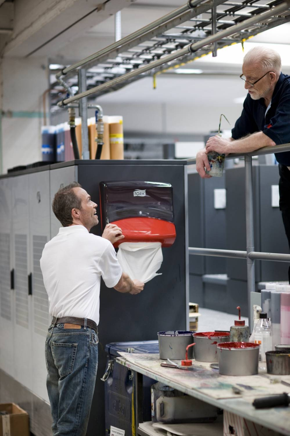 Диспенсер для материалов в салфетках Tork Performance, пластик, (W4), красн./черн. Tork - фото 2