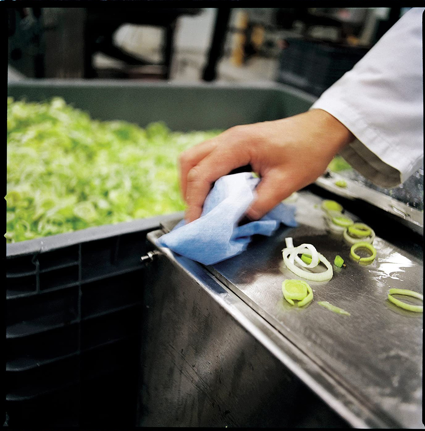 Протирочный материал нетканный Premium + ведро диспенсер., 28*17,5см., 250шт./уп., голуб. W10 Tork - фото 2