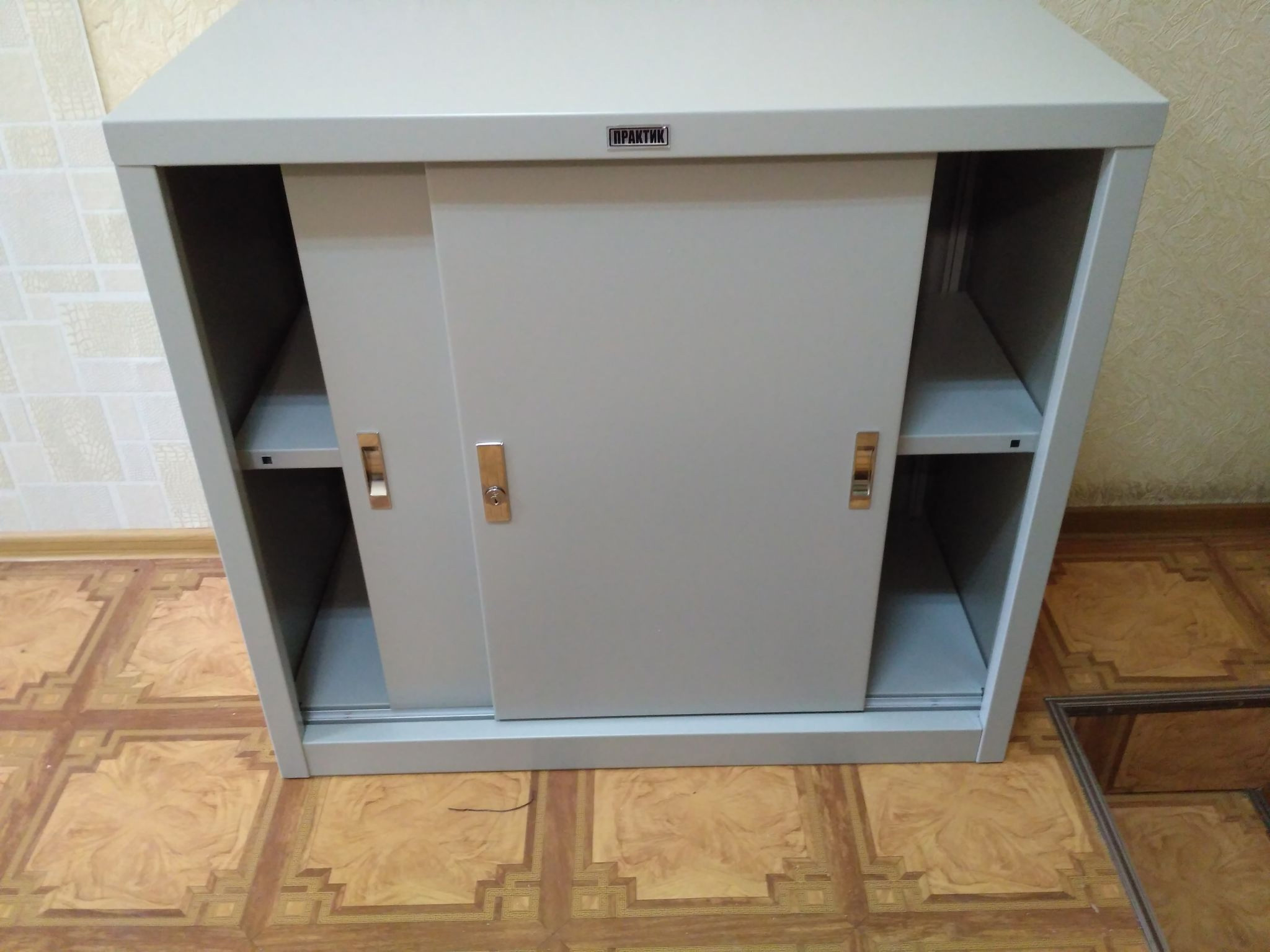 Шкаф бухгалтерский 1 полка, 2 двери, (832*915*458мм.) метал., замок, серый Практик - фото 4